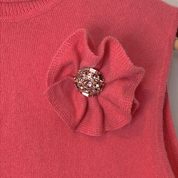 Dana Buchman 100% Cashmere Pink Turtleneck Sleeveless Top w/ Flower Brooch Sz S - Picture 3 of 7